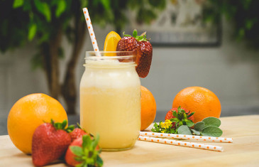 Grab some Valencia oranges and learn how to make this refreshing cocktail just in time for summer.